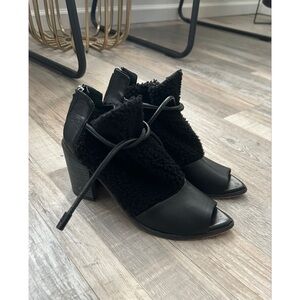 Wal & Pai Los Angeles Black Leather Booties Size 8 Peep-Toe Faux Fur Back Zipper